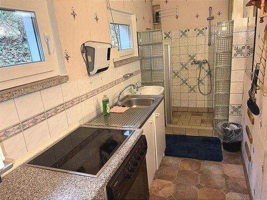 Küche und Dusche