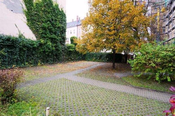 Innenhof mit Stellplätzen