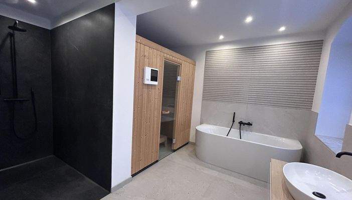 Walk-in Shower, Sauna, Wanne