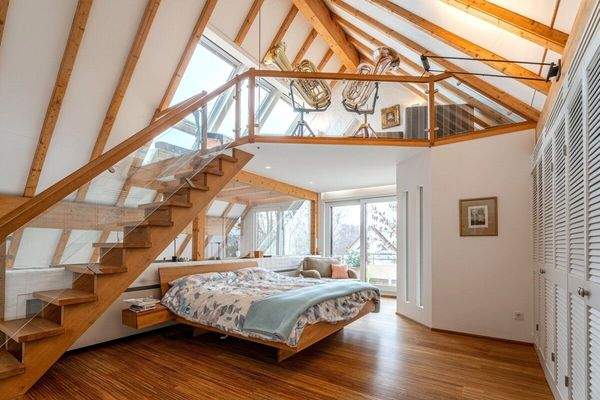 Schlafen mittlere Ebene und Aufgang zur Galerie