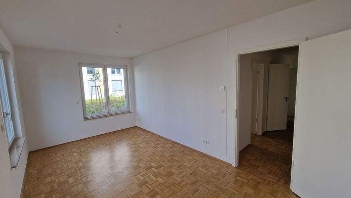 Helles Zimmer mit Parkett