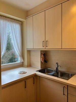 Einbauküche mit Fenster