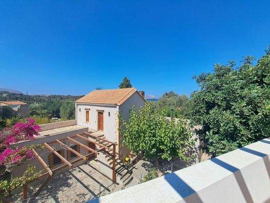 Kreta, Douliana: Elegante Villa mit Pool und Garten zu verkaufen