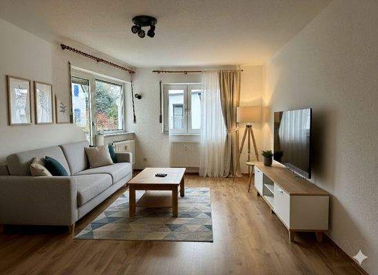 Wohnzimmer mit Zugang zur Balkon