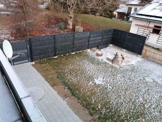 Sicht auf Garten vom Balkon aus. (Sichtschutz) 