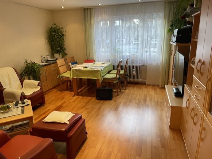 Gepflegte 3-Zimmer-Wohnung mit Balkon und Einbauküche in Nürnberg - Stadtteil Glockenhof.