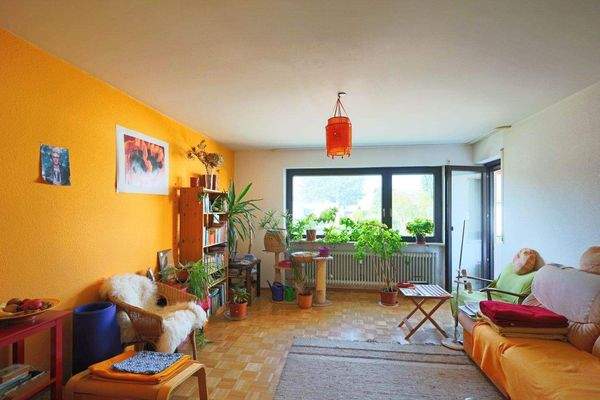 Wohnbereich mit Balkonzugang