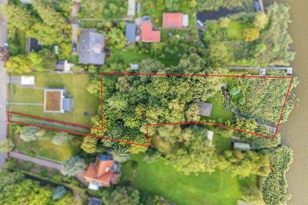 Gesamtes Grundstück