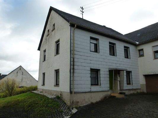 linkes Gebäude mit Eingang Wohnung EG