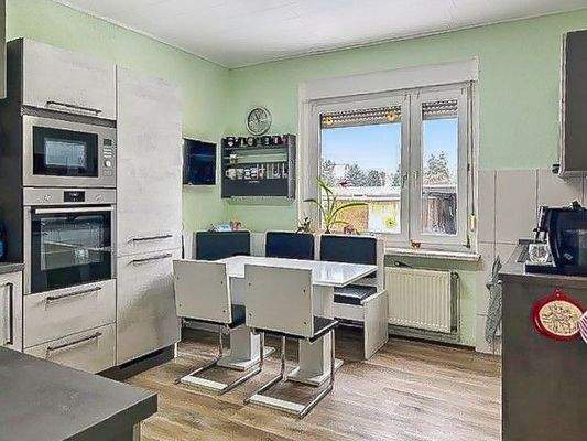 Küche mit Essbereich