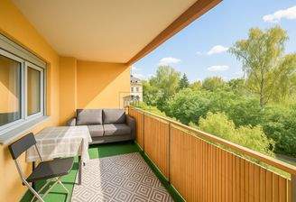 Sonniger Balkon mit Weitblick