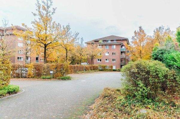 9 Zuwegung und Stellplätze