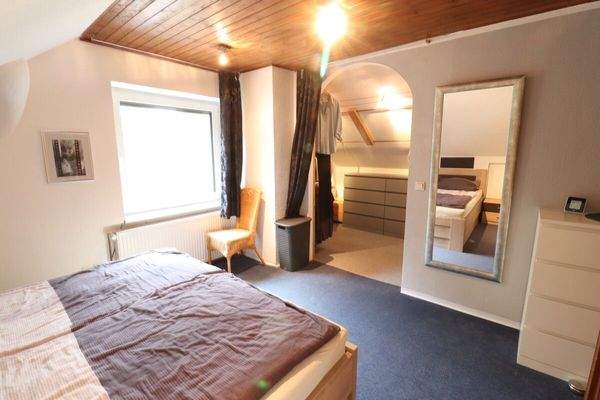 Schlafzimmer mit Ankleide OG