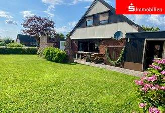 Rückansicht mit Terrasse