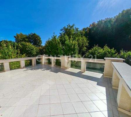 WOW, Traumterrasse, Grün, Himmelblau und sonst gar nichts