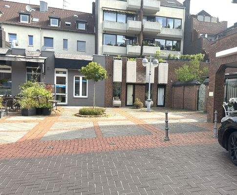 rückwärtiger Vorplatz