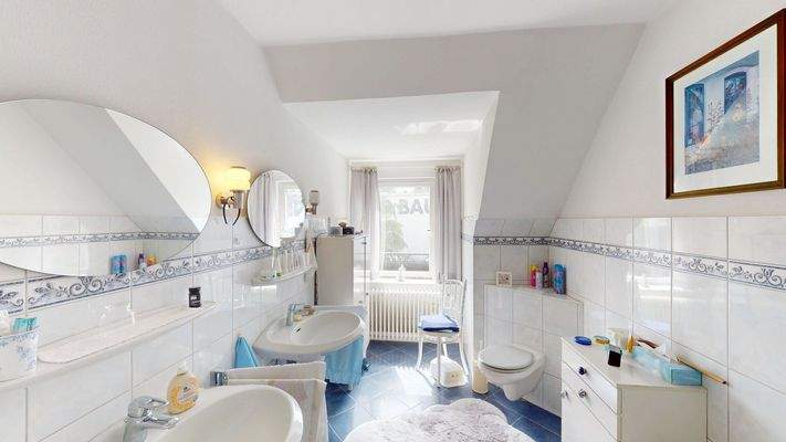 Helles Badezimmer ...