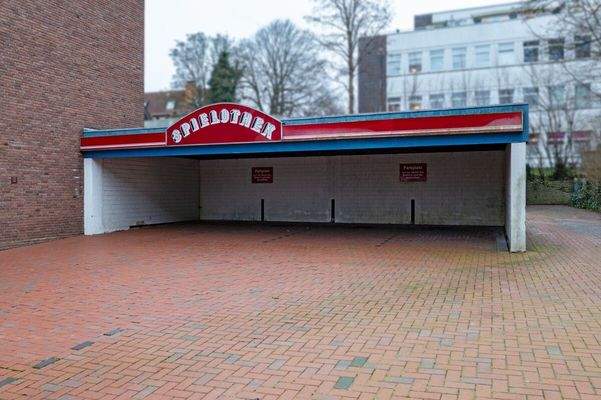 Hinterhof mit Stellplätzen