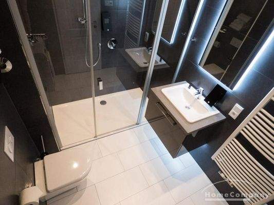 Bad mit stufenloser Dusche