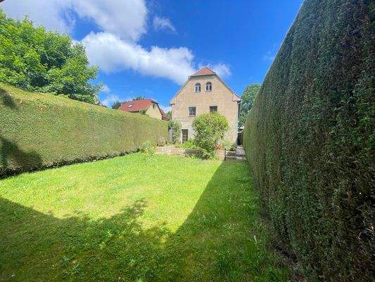 Garten und Südansicht des Hauses 