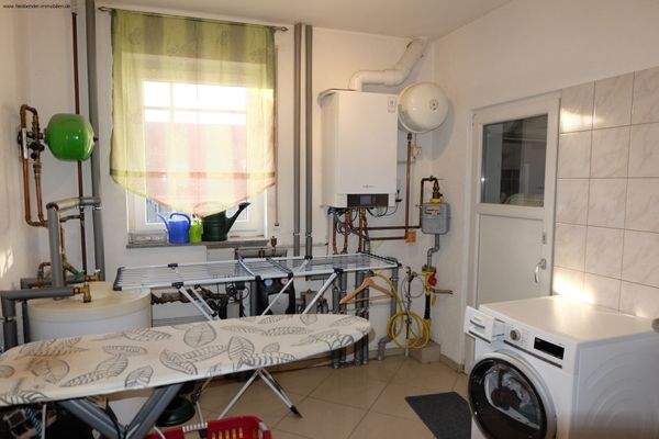 HWR und Technik mit Zugang Garage