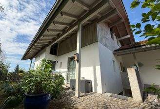 Seitliche Ansicht/ Zugang zur Einliegerwohnung