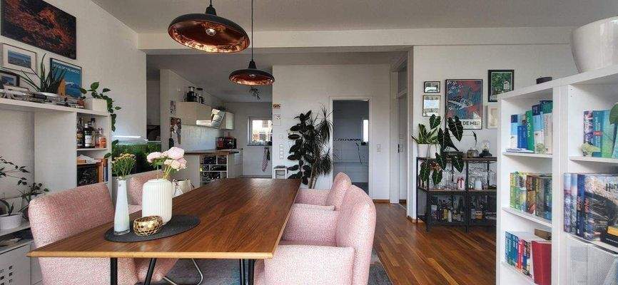 BLICK VON DER DACHTERRASSE IN DIE WOHNRÄUME