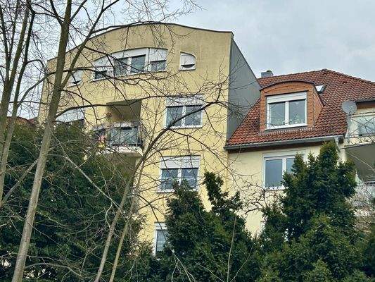 Außenansicht der Maisonette-Wohnung im DG