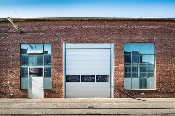 a5-lagerhalle-hilden-ellerstrasse-aussen-tor-druck