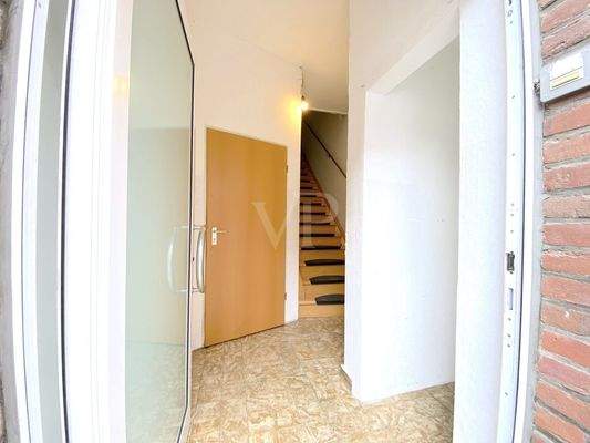 EG Hauseingang DG-Wohnung