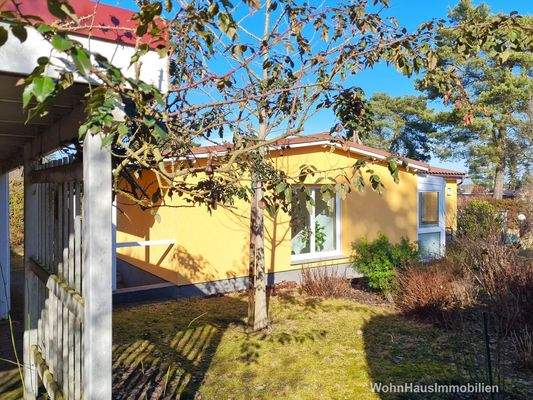Bungalow mit Blick vom Carport