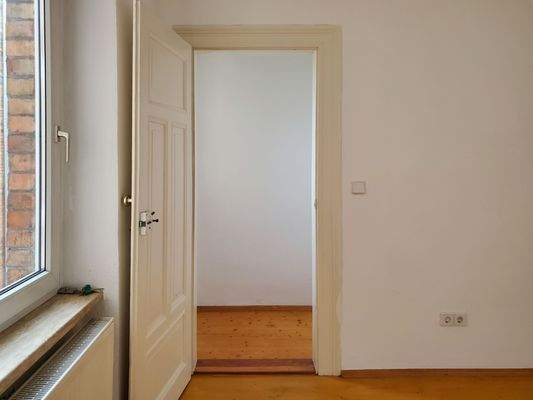 Zimmer vorne mit Abstellkammer.jpg