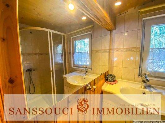 Blick in das Duschbad