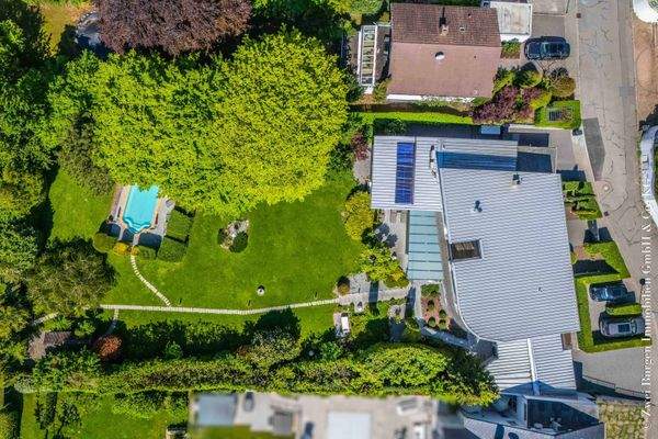 über 2.000 m² Grundstück.jpg