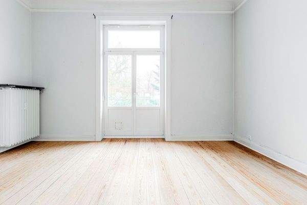 Schlafzimmer mit gepflegtem Parkettboden