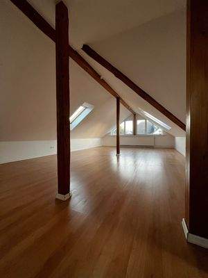 großes Studiozimmer