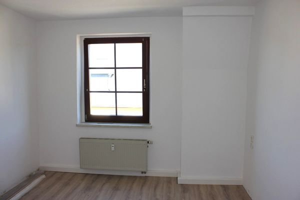 Wohnzimmer - 2-R-WHG Haus 2 DG rechts
