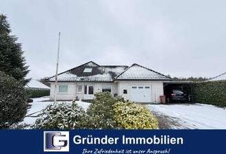 Weißer Bungalow in schöner Lage