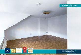 Großes Wohn - oder Schlafzimmer im 4. OG-Blick zum Eingang_Titel