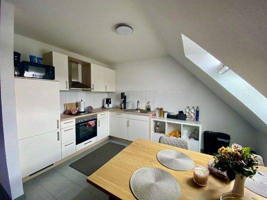 8) MFH, Wohnung, Küche