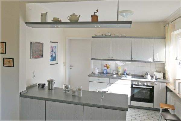 Küche mit Küchentresen