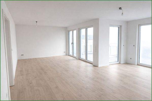 Wohnzimmer mit hellem Vinylboden als Vorschlag