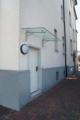 73.)  Zugang zur 2 Zi.-Wohnung im Hinterhaus  (EG)