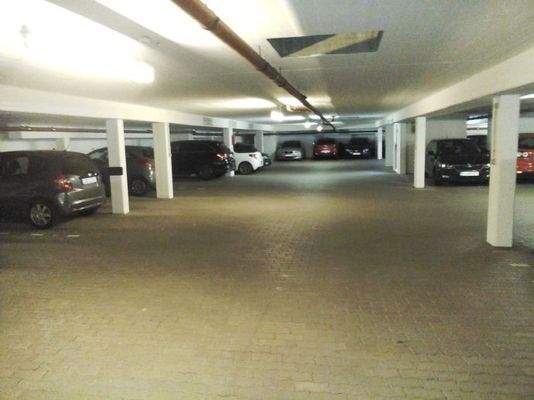 großzügige Tiefgarage