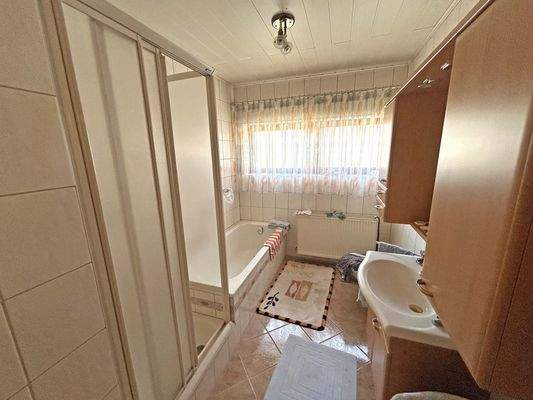 OG Whg. 1 Badezimmer