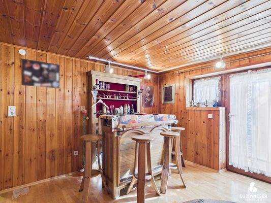 Gemütliche Bar im Keller
