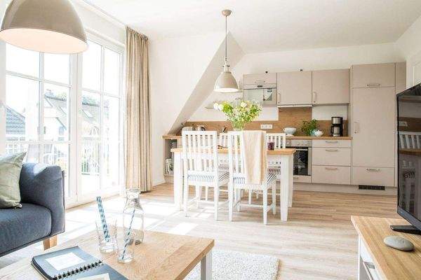 Hell Wohnen und Essen.jpg