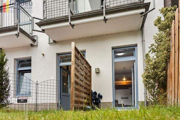 Eingang und kleiner Vorgarten