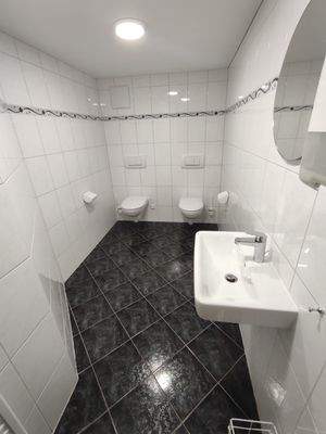 Damentoilette im Untergeschoss 