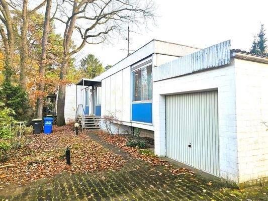 Haus Vorderansicht mit Garage